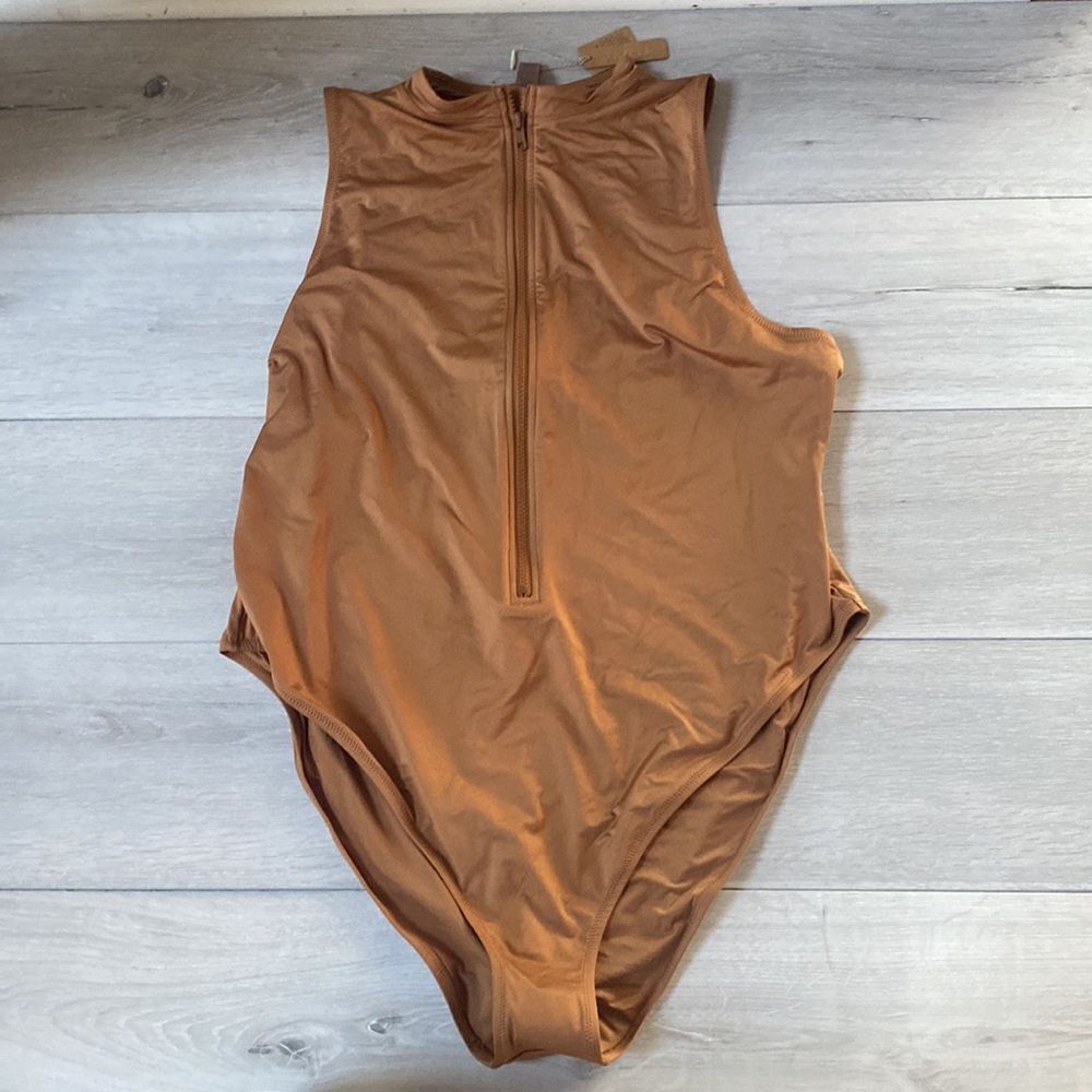 SKIMS SWIM ZIP FRONT SLEEVELESS ONE PIECE ALMOND 4XL NWT - Picture 8 of 11
